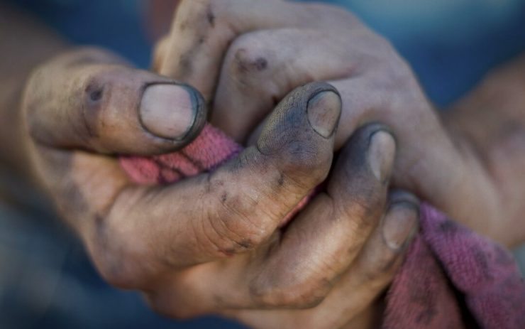 Survival Bathing Without Water: 8 Ways to Get Clean